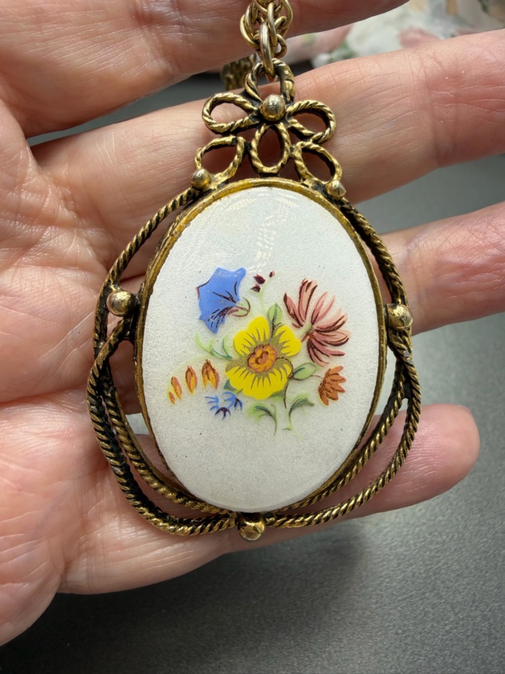 Vintage European Enamel Pendant Necklace in Gold Tone